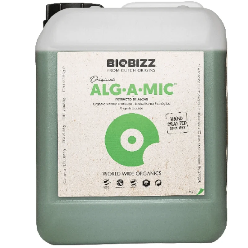 Organischer Algenextrakt in großer Flasche