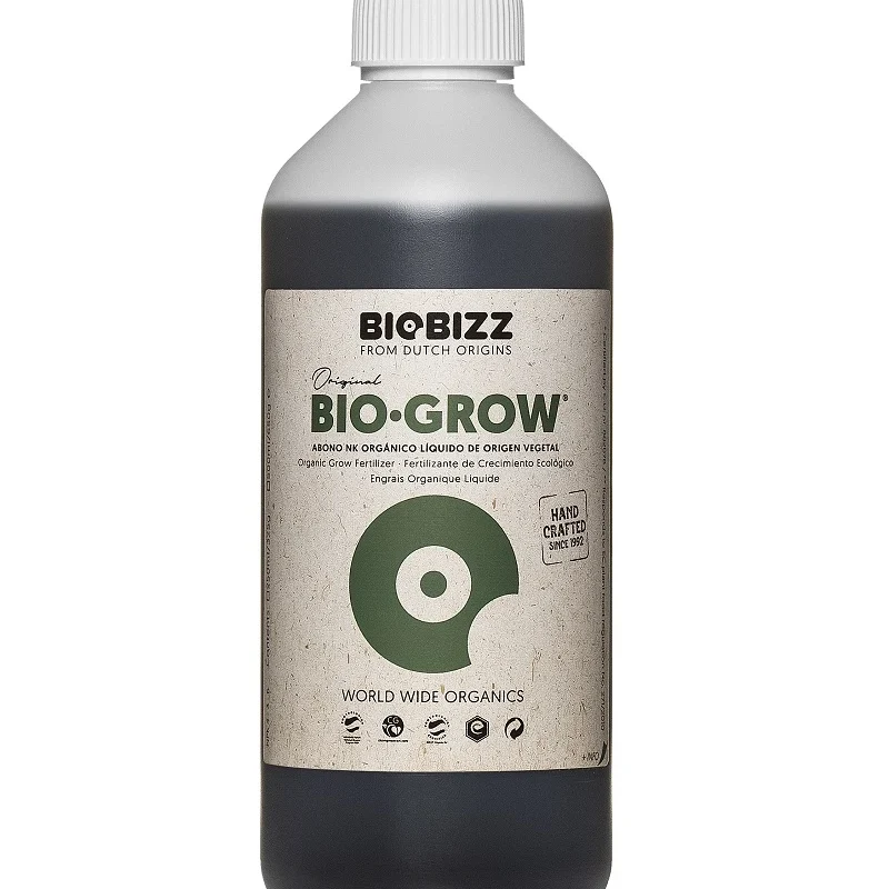 Organischer Dünger in einer Flasche